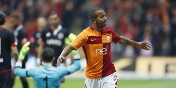 Flamengo abre conversas para repatriar o lateral-direito Mariano, do Galatasaray