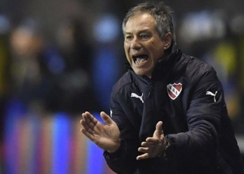 Flamengo avalia Ariel Holan, e Dorival perde força; oposição tem 'ok' de Abel