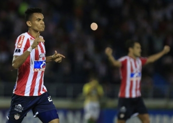 Flamengo avalia colombiano de 21 anos, do Junior Barranquilla, como alternativa a Bruno Henrique