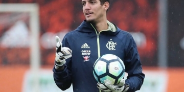 Flamengo encaminha ida de goleiro Thiago ao Atlético-GO