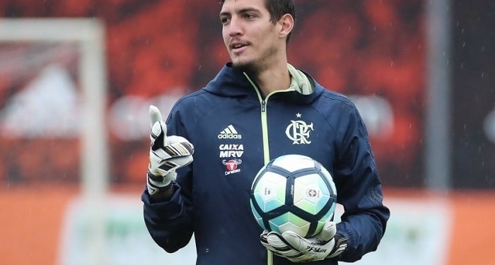 Flamengo encaminha ida de goleiro Thiago ao Atlético-GO