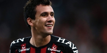 Flamengo faz contato com o Atlético-PR e manifesta interesse em contar com atacante Pablo