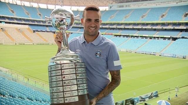 Flamengo faz sondagem por Luan, do Grêmio, e estuda proposta por atacante tricolor