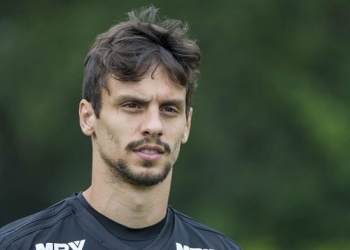 Flamengo fecha com Rodrigo Caio até 2023, e anúncio oficial está pelos exames