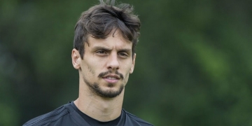 Flamengo fecha com Rodrigo Caio até 2023, e anúncio oficial está pelos exames