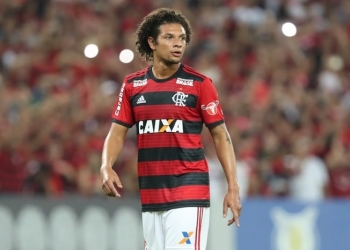 Flamengo renova contrato com Willian Arão até 2021