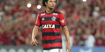 Flamengo renova contrato com Willian Arão até 2021