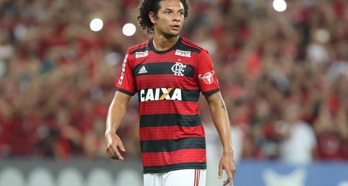 Flamengo renova contrato com Willian Arão até 2021
