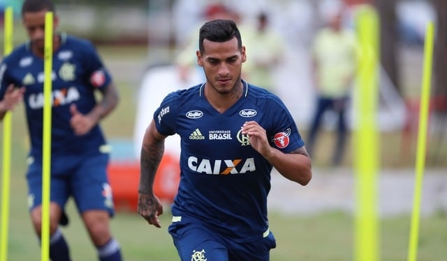 Imprensa argentina coloca Trauco e Mancuello próximos de acerto com San Lorenzo