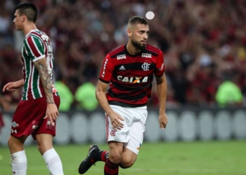 Léo Duarte fala sobre evolução no Fla, Europa e Abel: 'DNA de títulos'