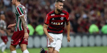 Léo Duarte fala sobre evolução no Fla, Europa e Abel: 'DNA de títulos'