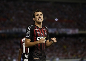 Na mira do Flamengo, Pablo diz: "Estou sabendo pela internet"
