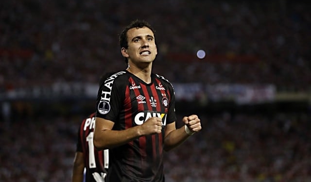 Na mira do Flamengo, Pablo diz: "Estou sabendo pela internet"