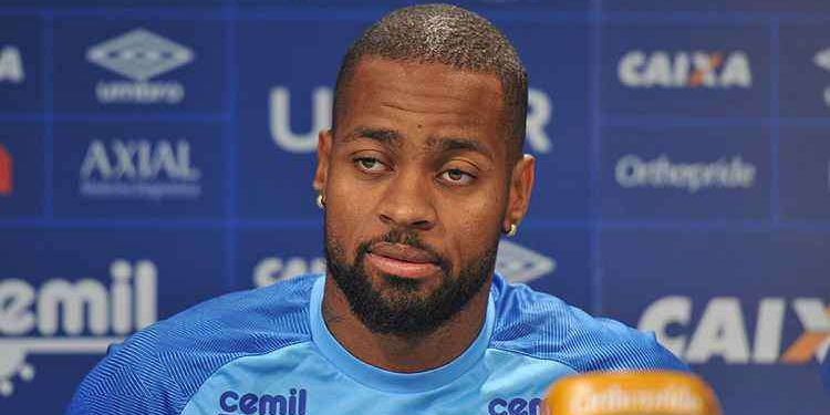 Presidente do Cruzeiro diz que Flamengo fez proposta pelo zagueiro Dedé