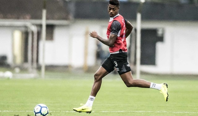 Presidente do Santos diz que não vende Bruno Henrique para o Flamengo