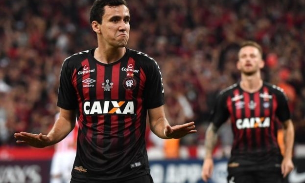 Flamengo oficializa interesse no atacante Pablo e envia proposta; Athletico pede mais