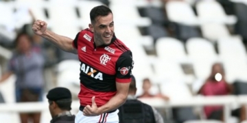 Sem Réver e disposto a liberar Rhodolfo, Fla irá ao mercado por zagueiros