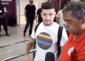 Arrascaeta desembarca no Rio para assinar com o Flamengo