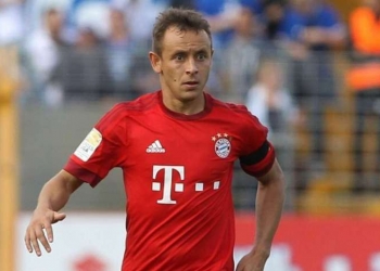 Contrato entre Flamengo e Rafinha está em fase final, mas lateral só deve atuar em agosto