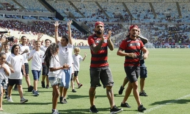 Recorde, animação por reforços e bronca com Vitinho: o reencontro de Flamengo, torcida e Maracanã