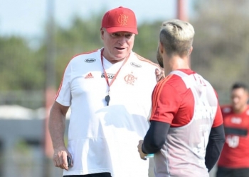 Após debate, Abel implementa novo esquema de concentração mais flexível no Flamengo