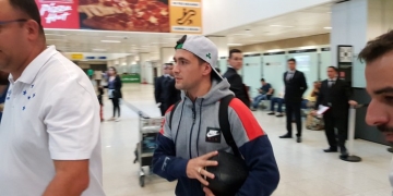 Arrascaeta chega ao Rio na noite desta quinta-feira para assinar contrato com o Flamengo