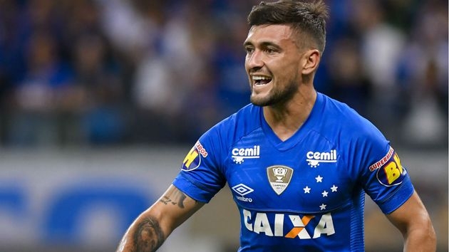 Arrascaeta e Cruzeiro: conversas com empresário tiveram soco na mesa e pedido para sair