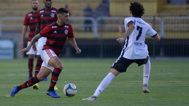 Arrascaeta fala após estreia pelo Flamengo: ‘Seguir treinando para ficar 100%’