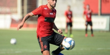 Arrascaeta é regularizado e fica à disposição de Abel para estrear pelo Flamengo