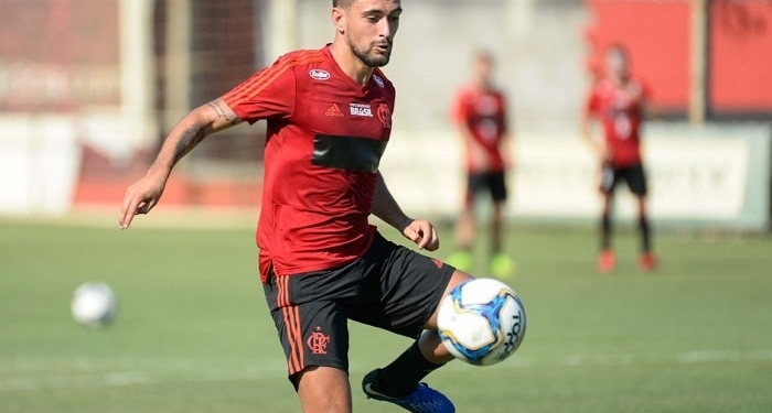 Arrascaeta é regularizado e fica à disposição de Abel para estrear pelo Flamengo