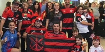 Carinho trocado: Flamengo chega aos EUA para Flórida Cup, e imigrantes matam saudade