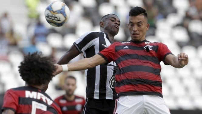 Com preço 'salgado', clássico Bota x Fla tem menos público que jogos contra pequenos