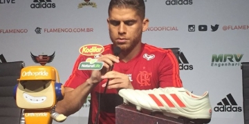 Cuéllar minimiza favoritismo do Flamengo: "Investimento não entra em campo"