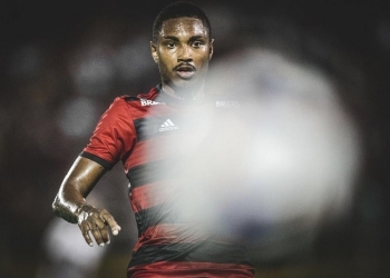 Das vaias aos aplausos, Vitinho bota a cara para jogo no Flamengo e realiza meia profecia de Abel