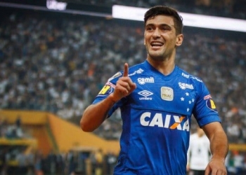 Dirigente do Cruzeiro já admite negociar De Arrascaeta com o Flamengo