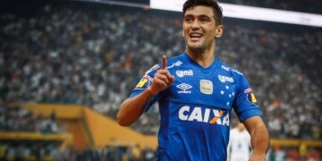Dirigente do Cruzeiro já admite negociar De Arrascaeta com o Flamengo