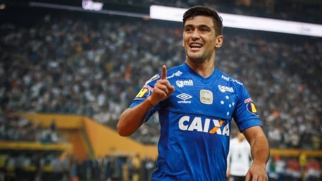 Dirigente do Cruzeiro já admite negociar De Arrascaeta com o Flamengo