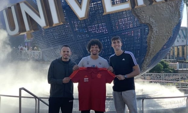Campeões da Florida Cup, jogadores do Fla curtem o domingo de folga nos parques de Orlando