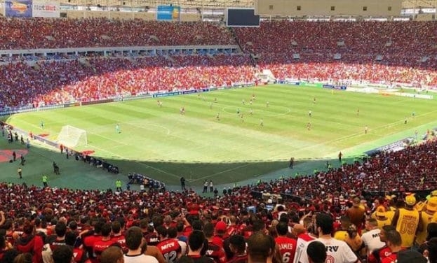 Com um a mais, Flamengo vira sobre o Bangu na estreia do Carioca