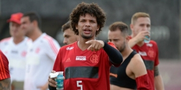 Dé Aranha vê Arão 'dançando' no Flamengo para Diego ser volante no time de Abel