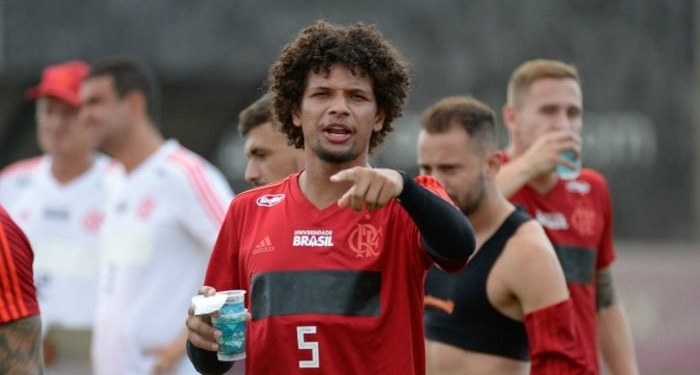 Dé Aranha vê Arão 'dançando' no Flamengo para Diego ser volante no time de Abel