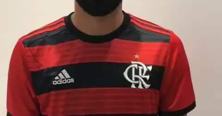 Em vídeo, Gabigol veste a camisa e fala como jogador do Flamengo: "Faço parte da Nação"