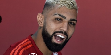 Entre a sinceridade e a "marra", Gabigol dribla a praia e abraça o Flamengo: "Coração falou mais alto"