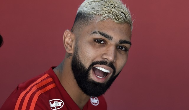Entre a sinceridade e a "marra", Gabigol dribla a praia e abraça o Flamengo: "Coração falou mais alto"