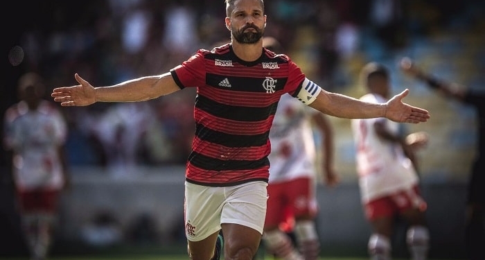 Flamengo acerta renovação de Diego e aguarda pai para assinar contrato até dezembro de 2020