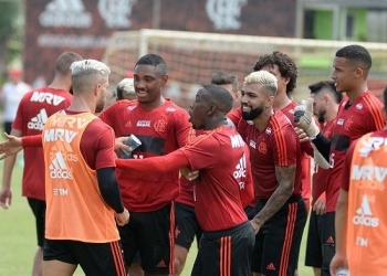 Flamengo divulga lista de relacionados e deve ter estreia de Rodrigo Caio