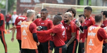 Flamengo divulga lista de relacionados e deve ter estreia de Rodrigo Caio