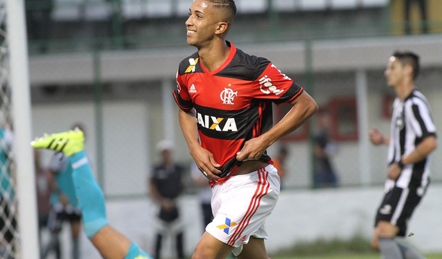 Flamengo inicia contatos por Jorge e aguarda janela europeia para avançar