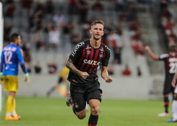 Flamengo mostra interesse e faz proposta pelo zagueiro Léo Pereira, do Athletico