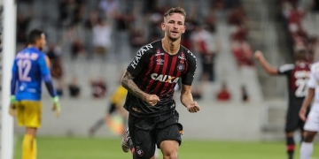 Flamengo mostra interesse e faz proposta pelo zagueiro Léo Pereira, do Athletico